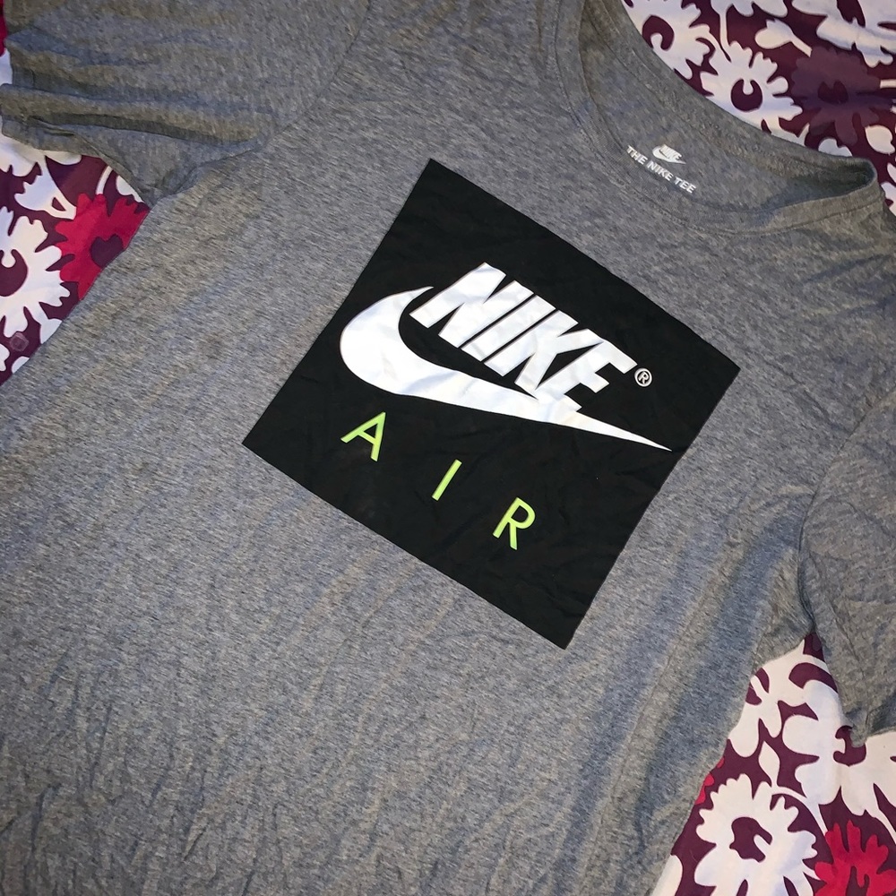 Grey Nike tee shirt 💗